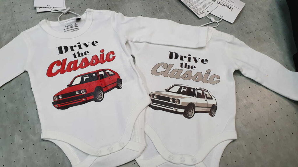 IT Folientechnik Ludwigsburg, Textilveredelung, Baby Body mit Automotiv